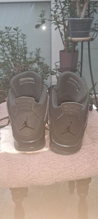 Nike Air Jordan 4 "Black Cat"
Состояние отличное
Размер:43
Идут без ор