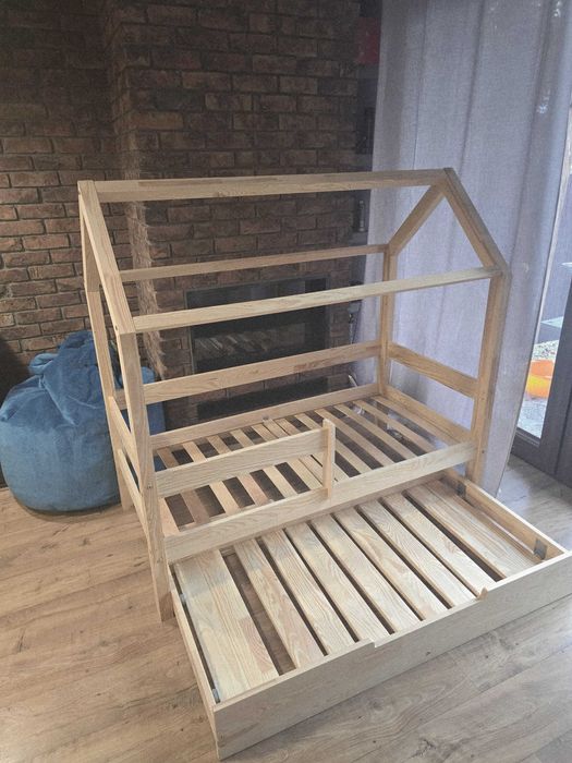 Łóżeczko + biurko + materac + krzesełko królik 70x140 drewniane