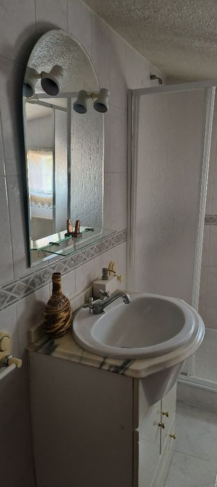 Móvel antigo casa de banho