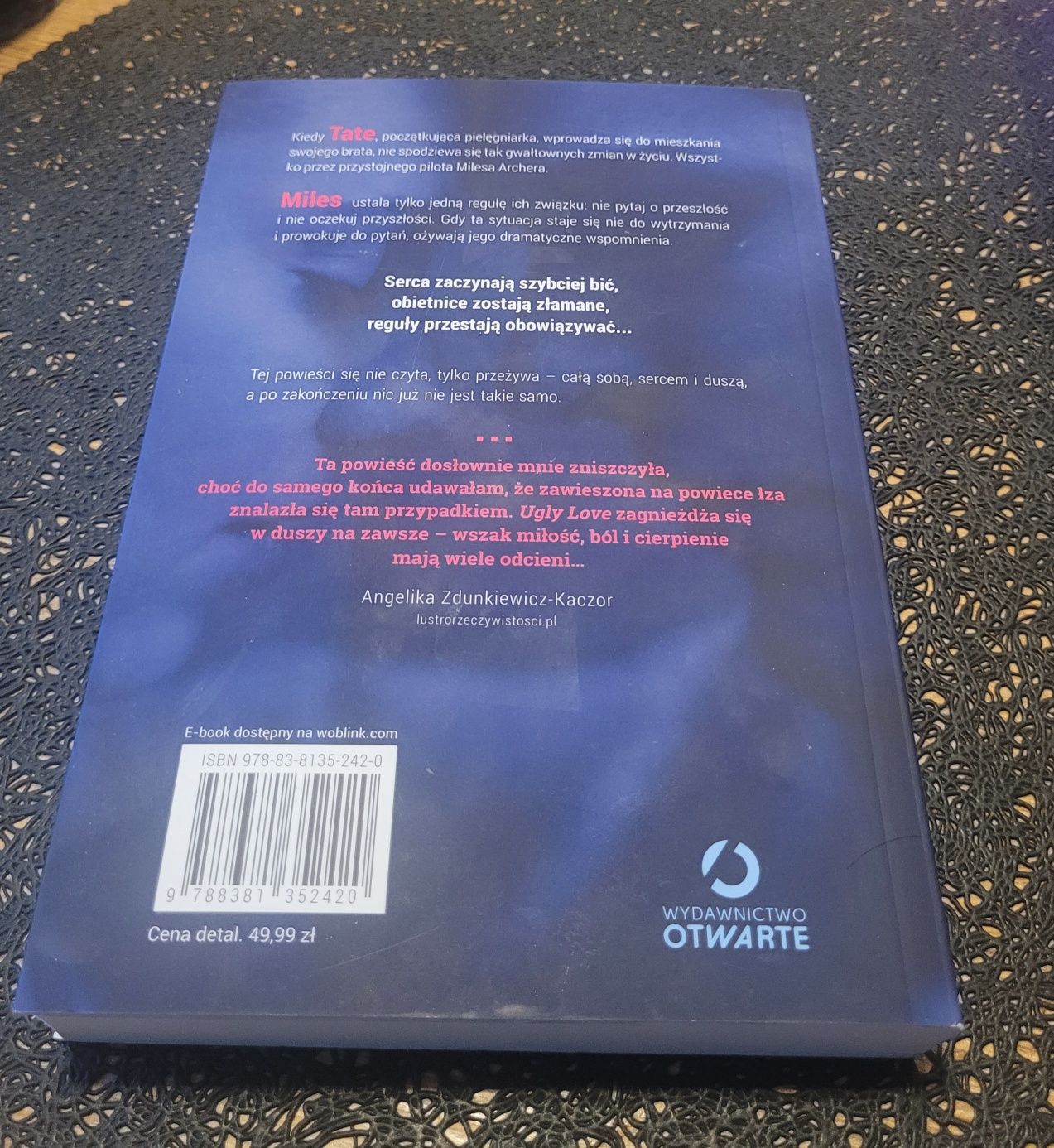 Ugly Love autorstwa: Colleen Hoover książka w stanie idealnym