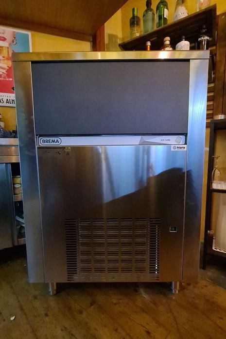 Máquina de gelo BREMA