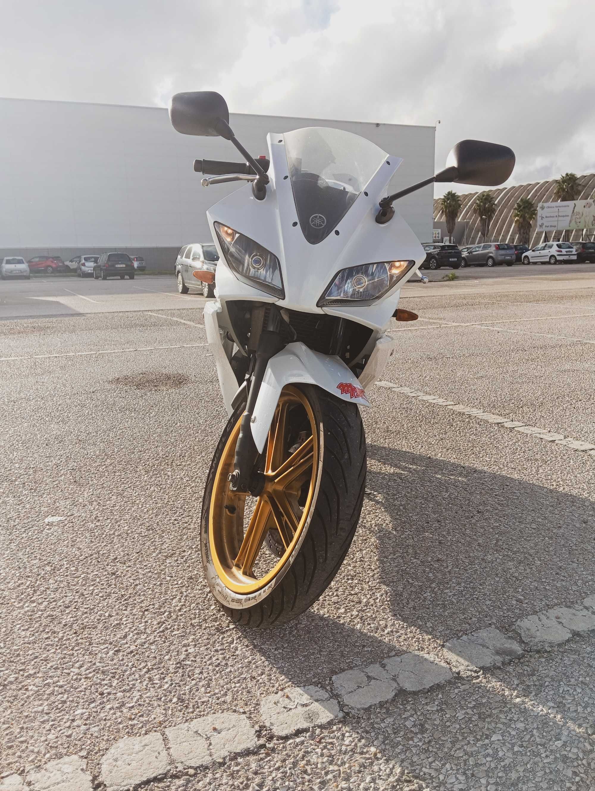 Yamaha YZF R125 White Version
