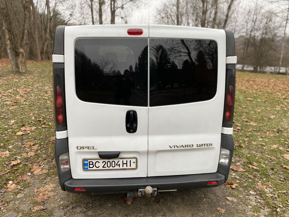 Opel Vivaro 2004 рік 1.9 довга база