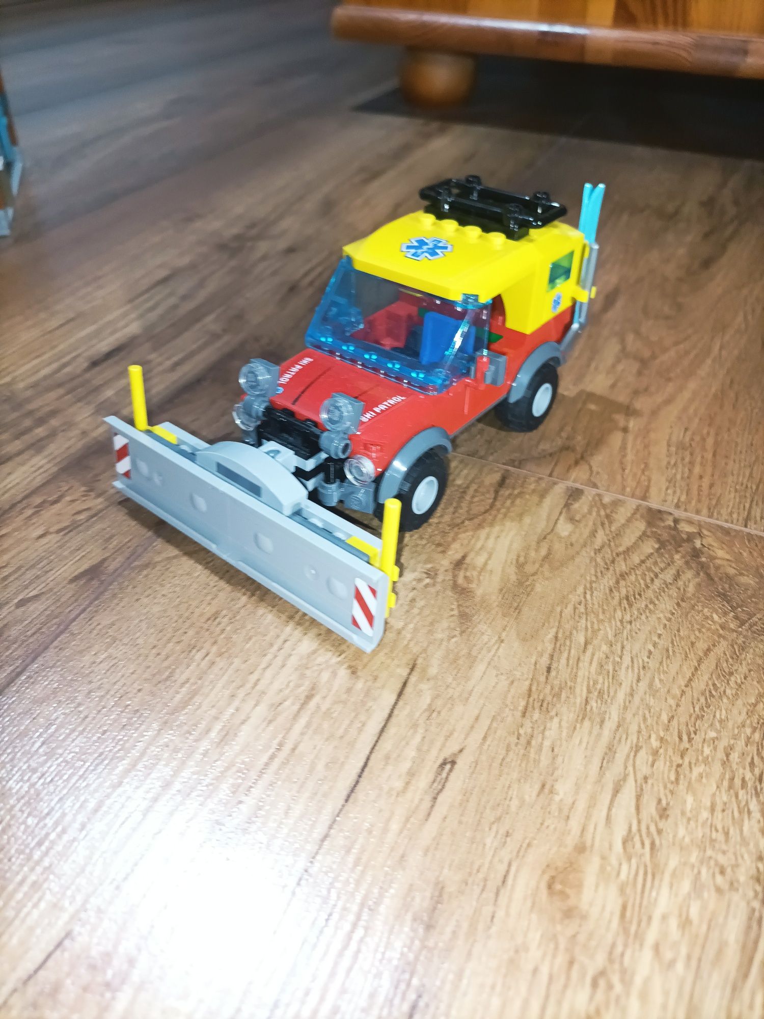 LEGO City zestaw Kurort Narciarski 60203