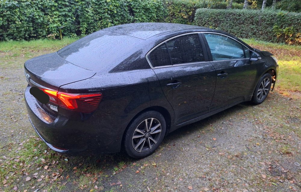 Toyota Avensis t27 PREMIUM 1.8 benzyna najbogatsza wersja, krajowa ASO