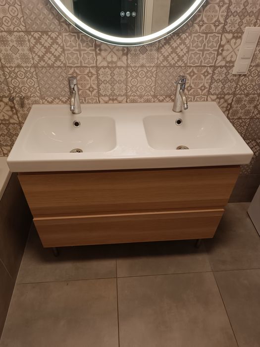 Umywalka z szafką
