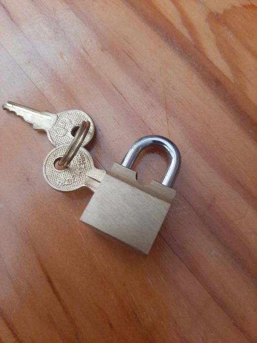 Cadeado GoldDoor, em latão, Anos 30 -  entrada lateral