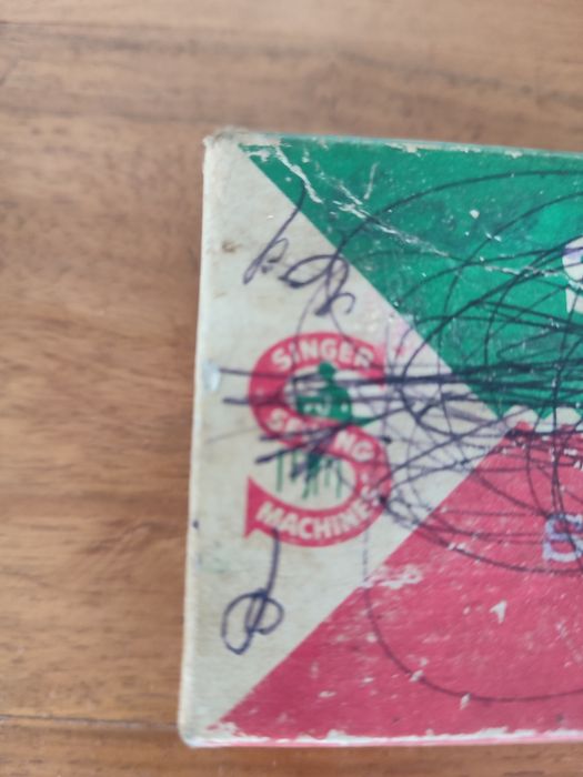 Caixa de cartão de acessórios Singer ( só caixa)