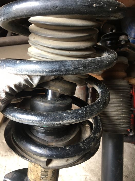 Продам передні амортизатори стійки бмв х5