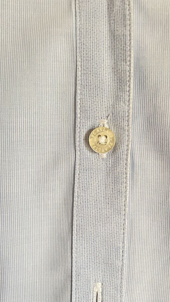 Camisa usada azul clara Sra.