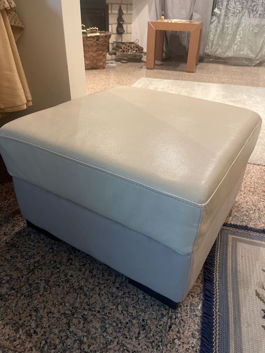 Conjunto de 2 sofás em pele + mesa centro/apoio