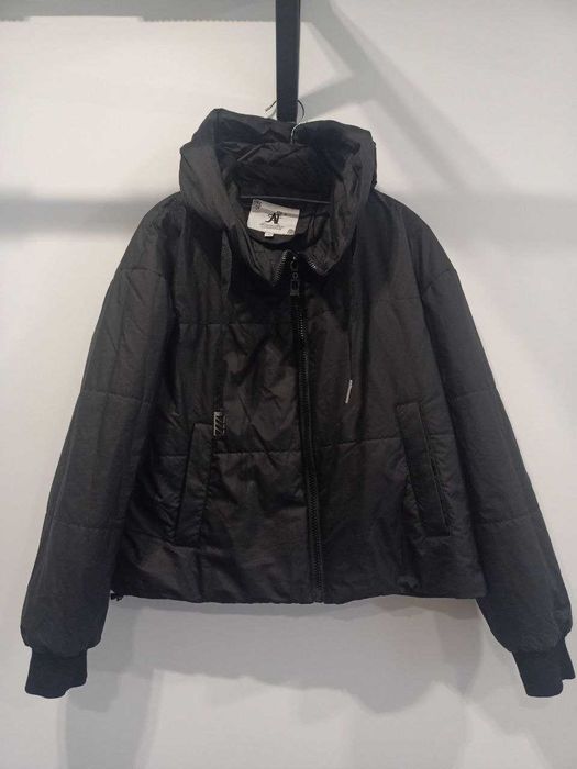 Жіноча куртка весна