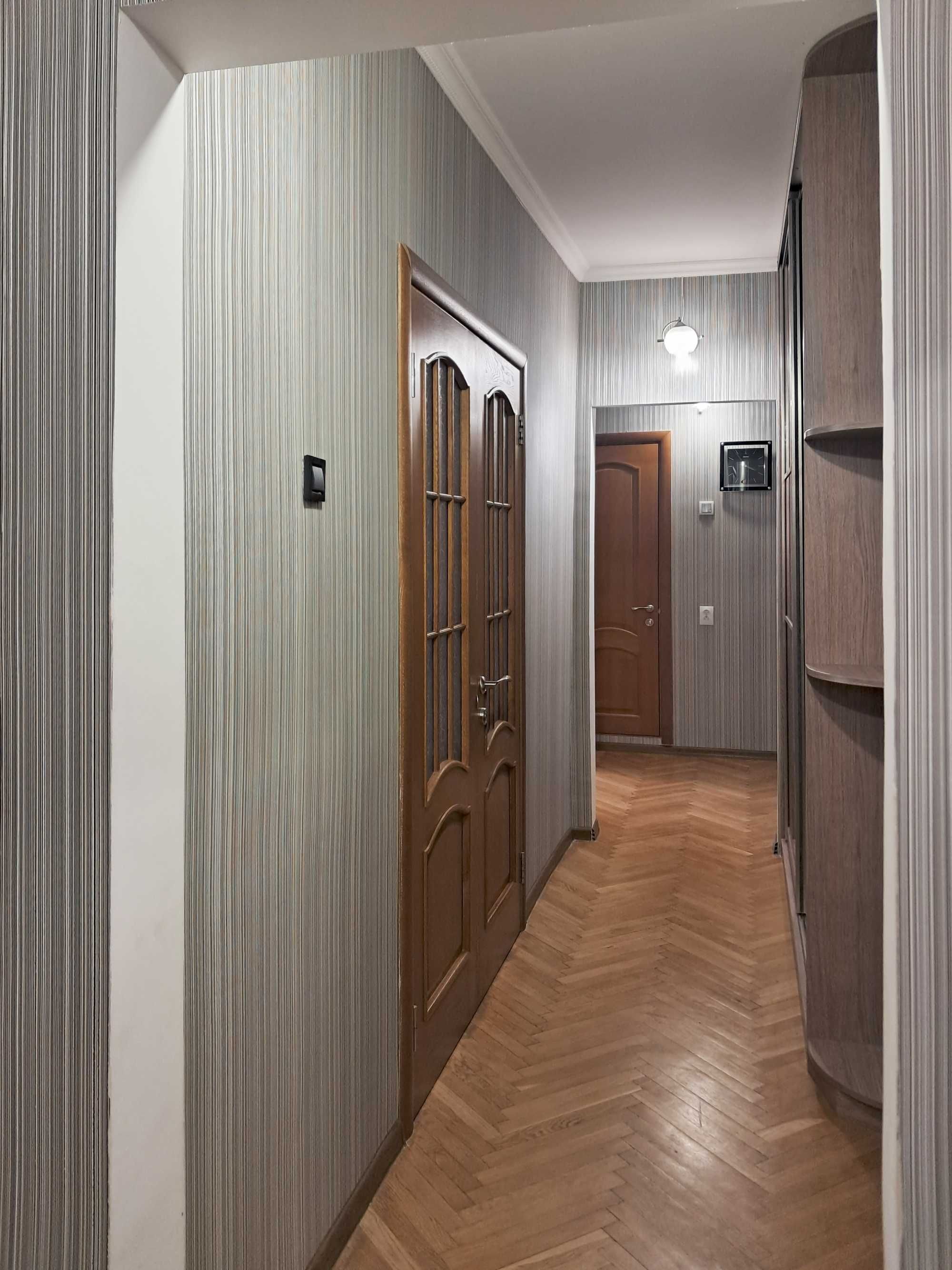 Орендувати 3-кімнатна квартира 
 вул. Кастуся Калиновського, 25, 69 м²