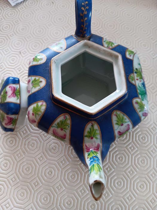 Bule em porcelana domino's