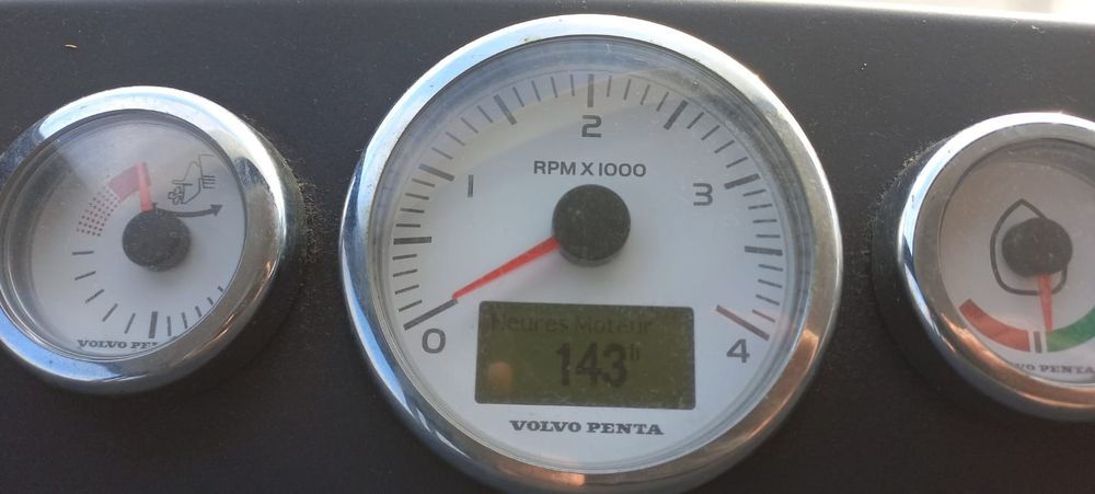 Jacht motorowy jeanneau, łódź motorowa