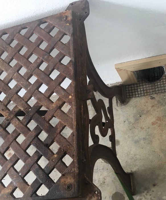 Mesa de ferro fundido antiga,lindíssima