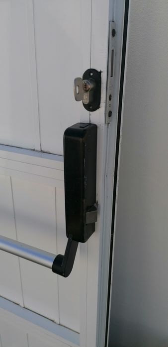 Portas de Alumínio com Barras Anti-Pânico