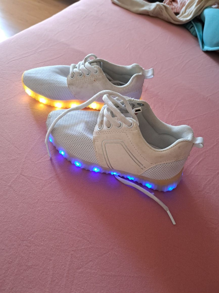 Buty dziecięce  sportowe świecące  led