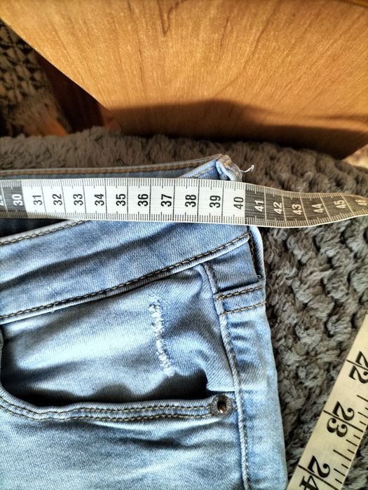 Spodnie dżinsowe z dziurami L