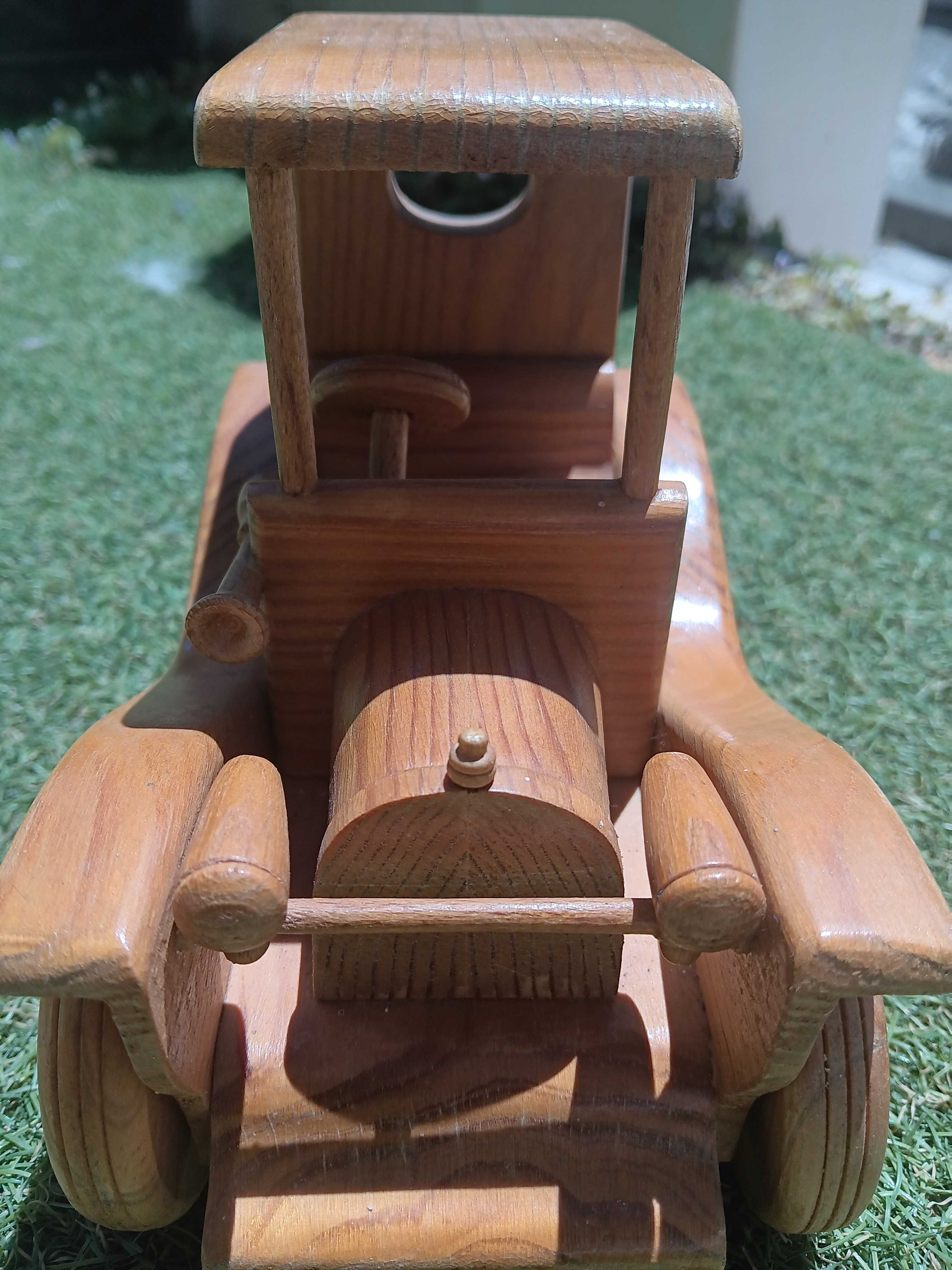 Carro retro artesanal de madeira 15cm