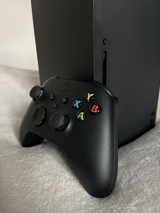 Xbox series X + pad + ładowarka