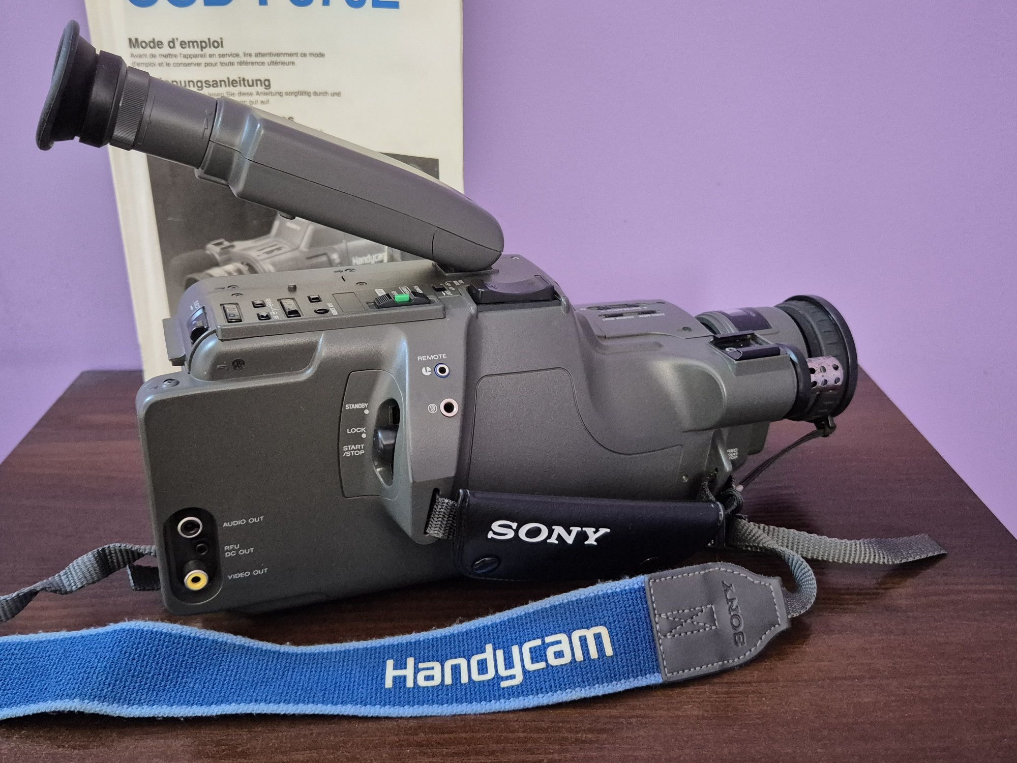 Kamera Sony CCD-F370E Video 8. 3 baterie, zasilacz.