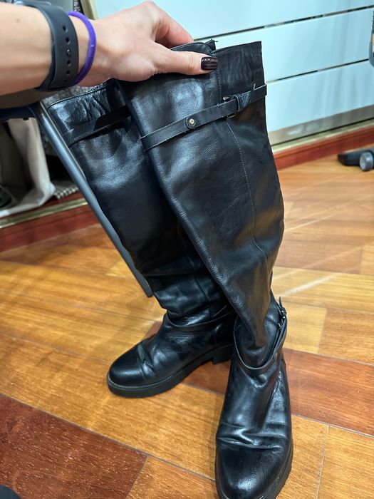 Продаю чорні жіночі чоботи 38 розміру