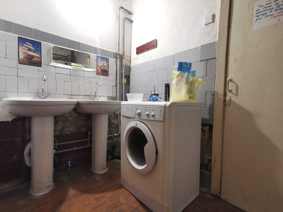 Кімната з ремонтом біля ТРЦ Голлівуд RD