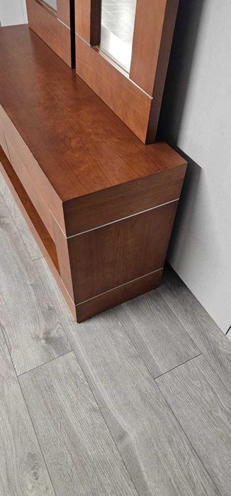 Móvel aparador e Espelhos