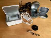 Akumulatorowy aparat słuchowy UNITRON wraz z niezbędnym osprzętem.