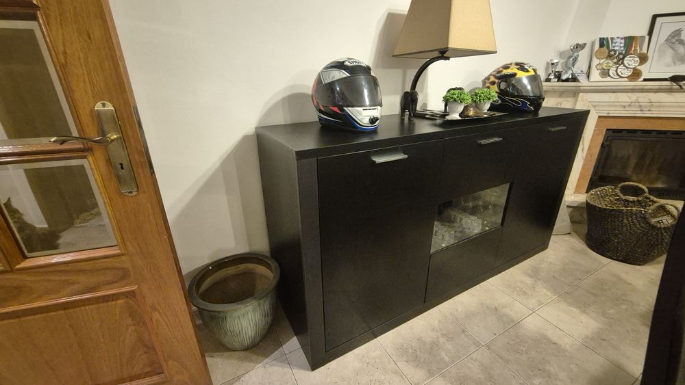 Móvel Aparador com porta em vidro (Octosólido)