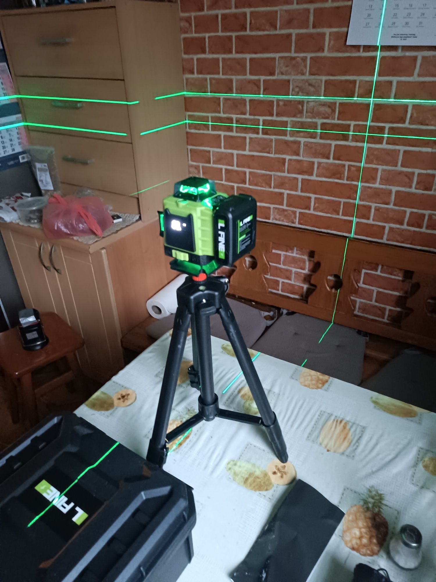 Laser krzyżowy samopoziomujący zielony