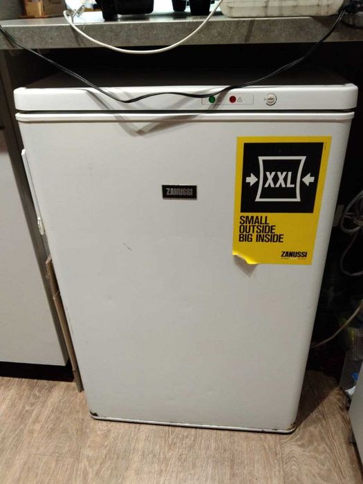 Продам морозильную камеру Zanussi