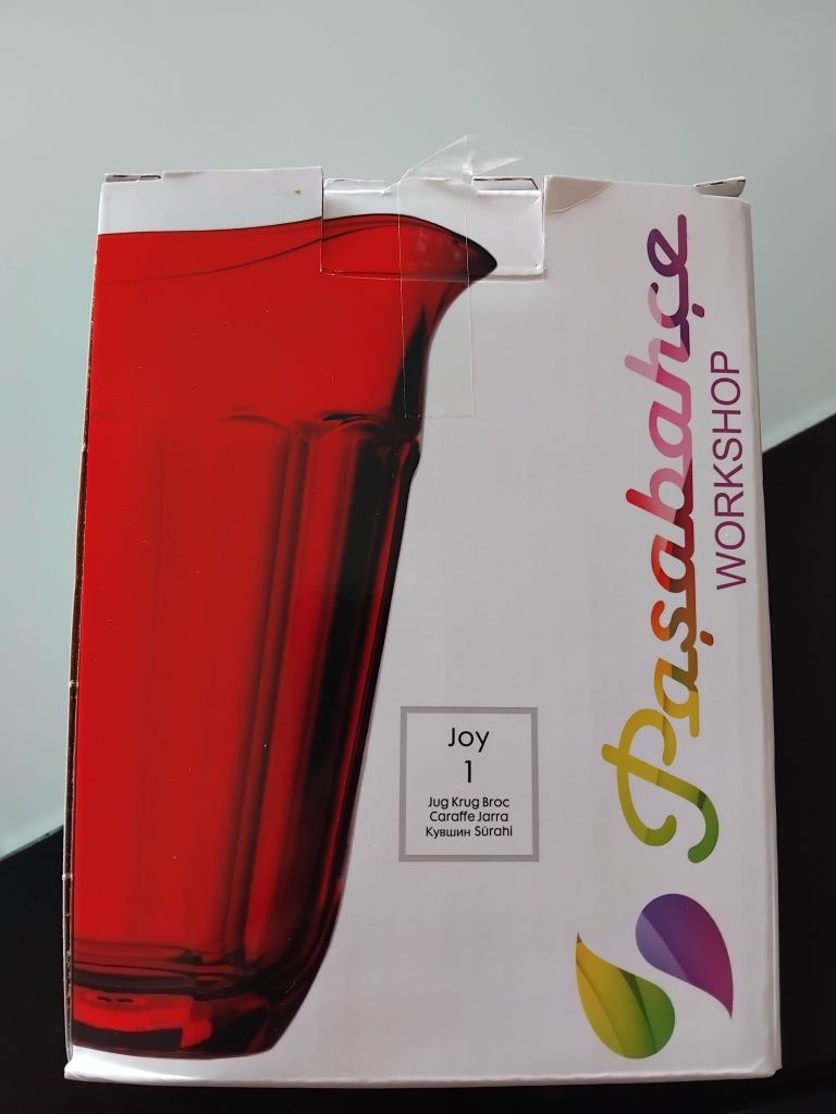 Jarro em vidro vermelho