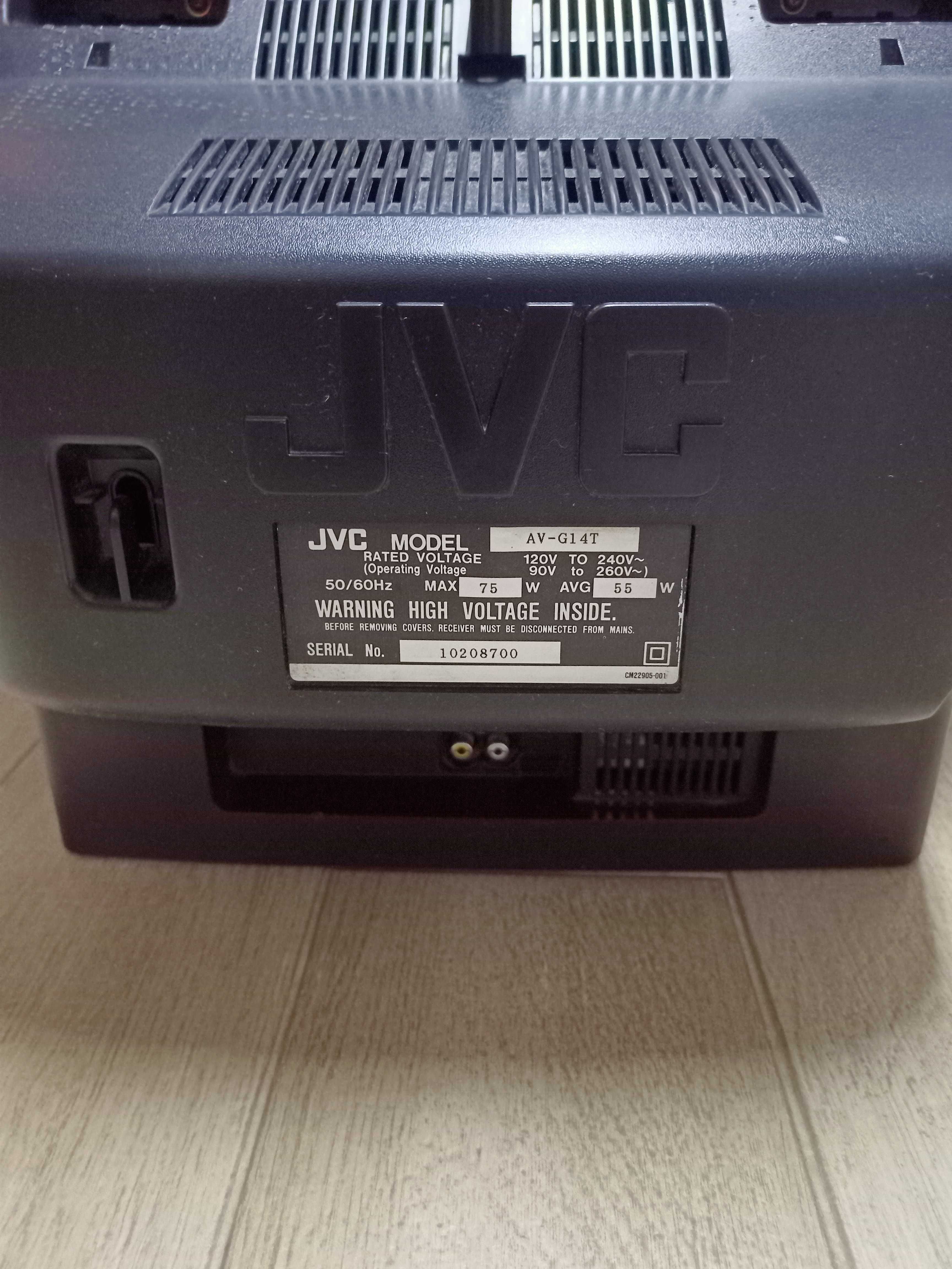 Телевизор JVC 14" с настенной полкой.