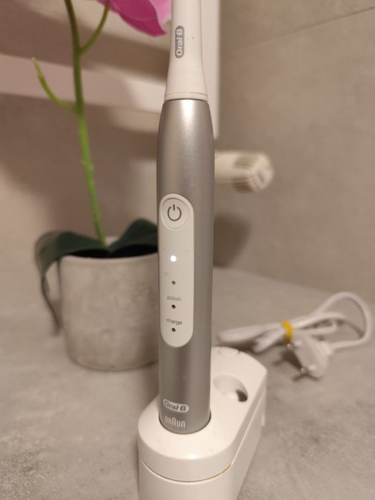 Szczoteczka Oral-B Pulsonic Slim Luxe 4000 soniczna do zębów