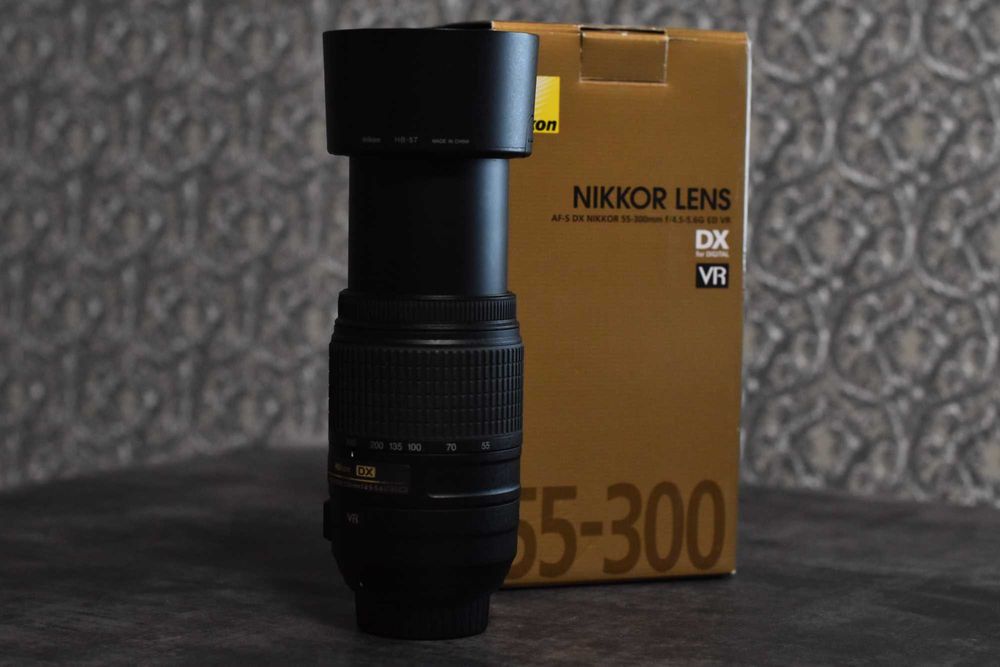 Nikon AF-S DX NIKKOR 55-300mm f/4.5-5.6G ED VR стан нового