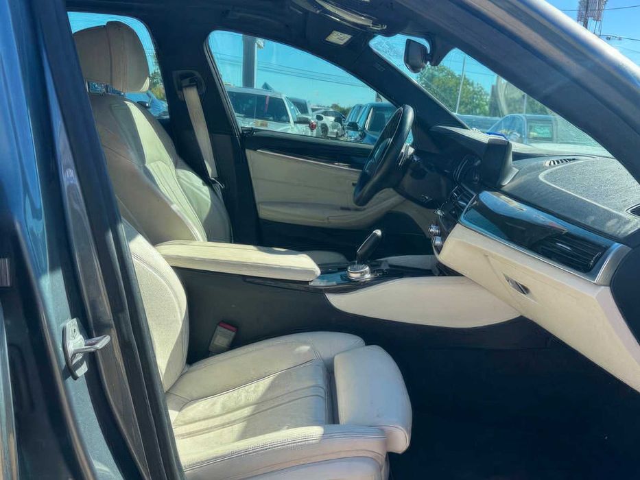 BMW 5 Series 530i      2019