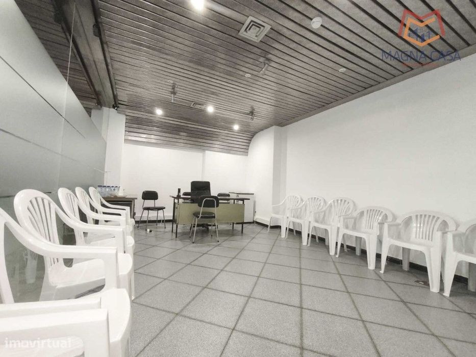 Loja no Centro Comercial das Palmeiras em Oeiras. Oportunidade Única