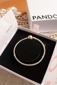 Srebrna bransoletka Pandora Moments - Długość 17 cm