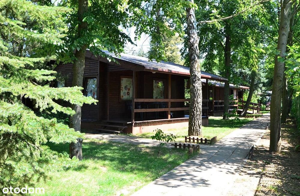 Dwa domki na działce budowlanej przy jeziorze