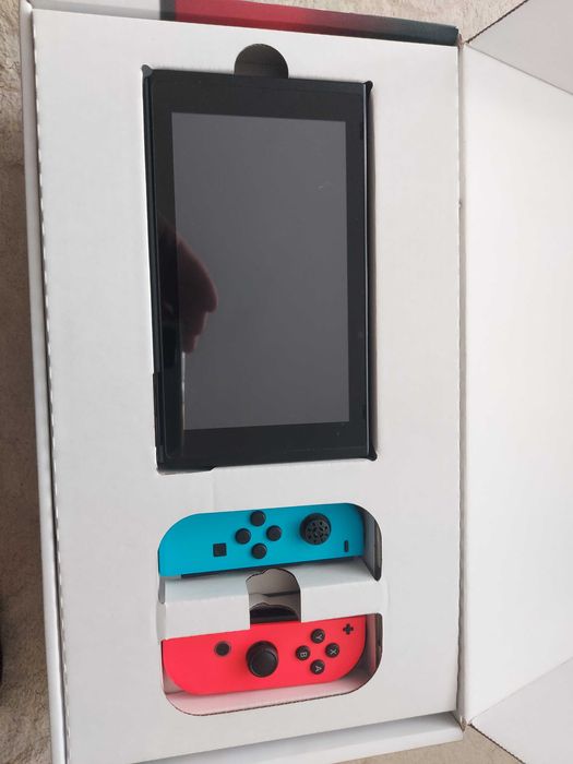 Nitendo switch plus 4 gry