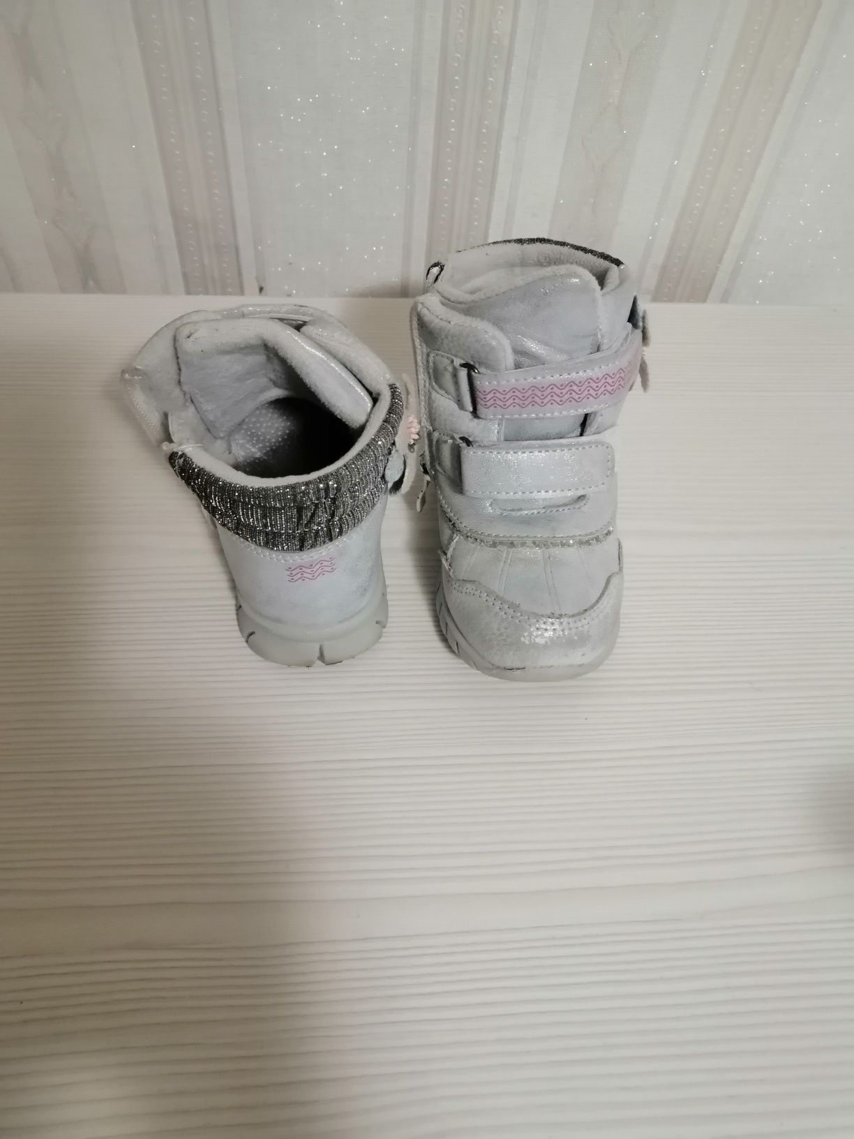 Детские ботинки серебро