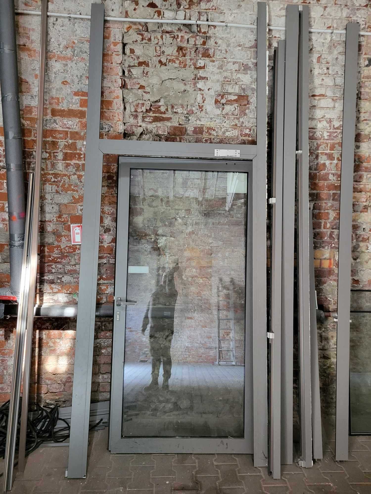Drzwi szklane, aluminiowe ,witryna, ościeżnica inne częśći