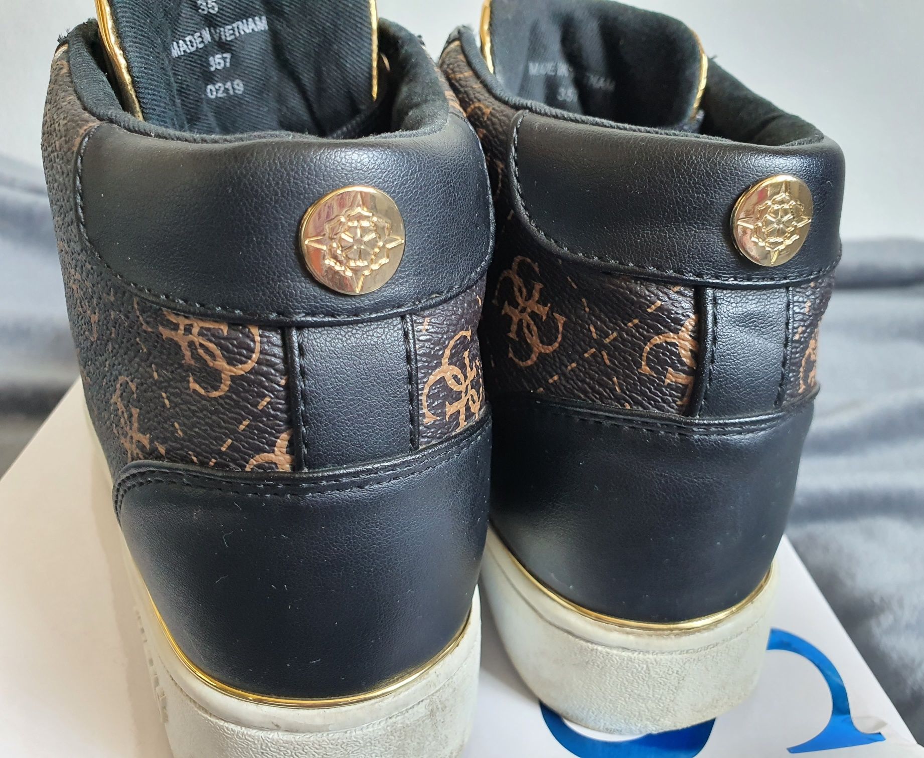 Buty, botki na koturnie Guess. Jak rozmiar 36.