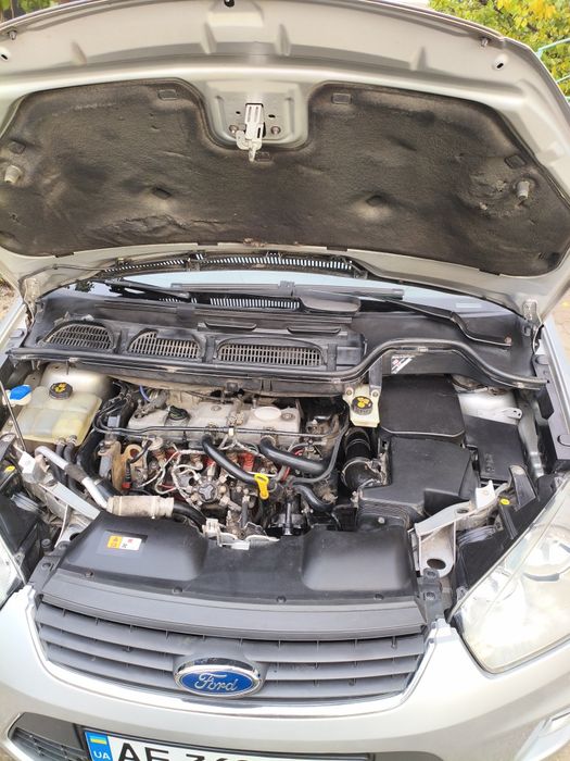 Продам FORD C-MAX 2010 года 1.8 дизель