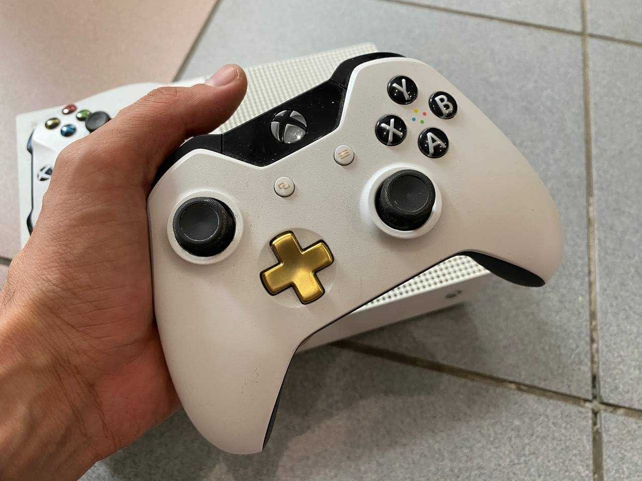 Приставка Microsoft Xbox One S
