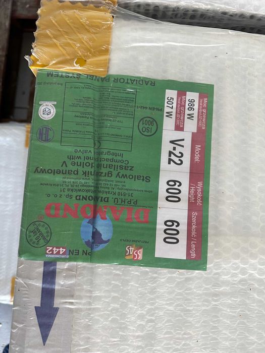 Grzejnik CO DIAMOND 600x600 dolne podłączenie nowe 330,00 zł komplet.