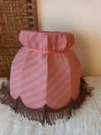 Abażur pale róż wys.23 cm z frędzlami 28 cm
