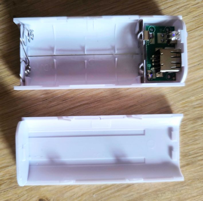 Power bank 5V mikro USB na ogniwa li-ion 2x18650